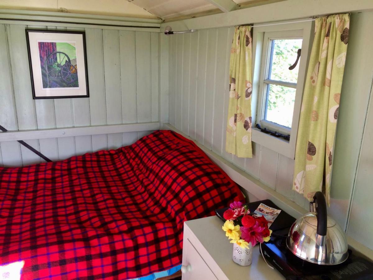 Shepherd'S Hut Hotel Blandford Forum Exterior foto