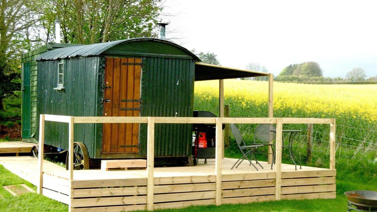 Shepherd'S Hut Hotel Blandford Forum Exterior foto